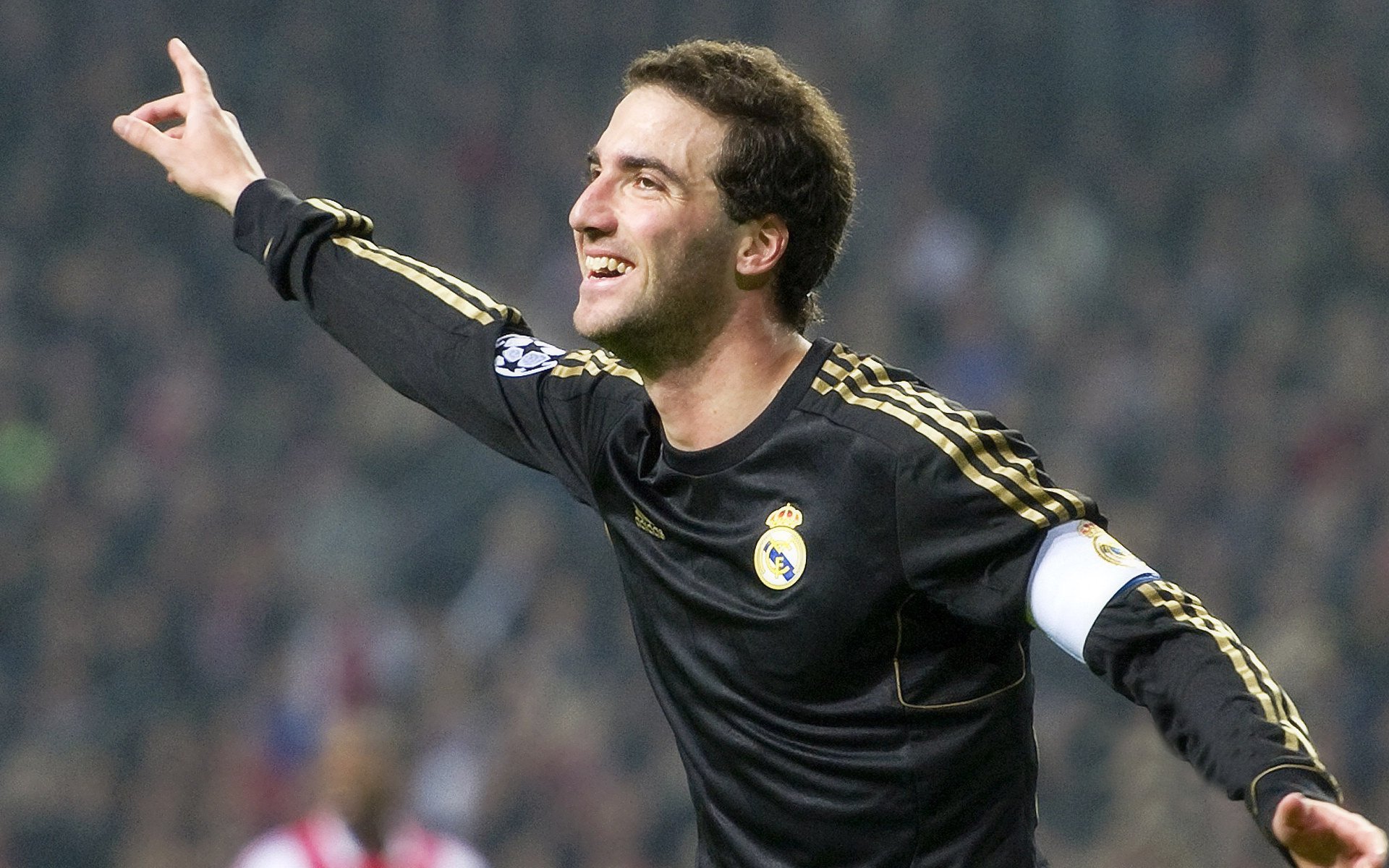 开云网页版登录入口-库里：连续“旱地拔葱”，让三分弹无虚发成习惯！，库里 抡