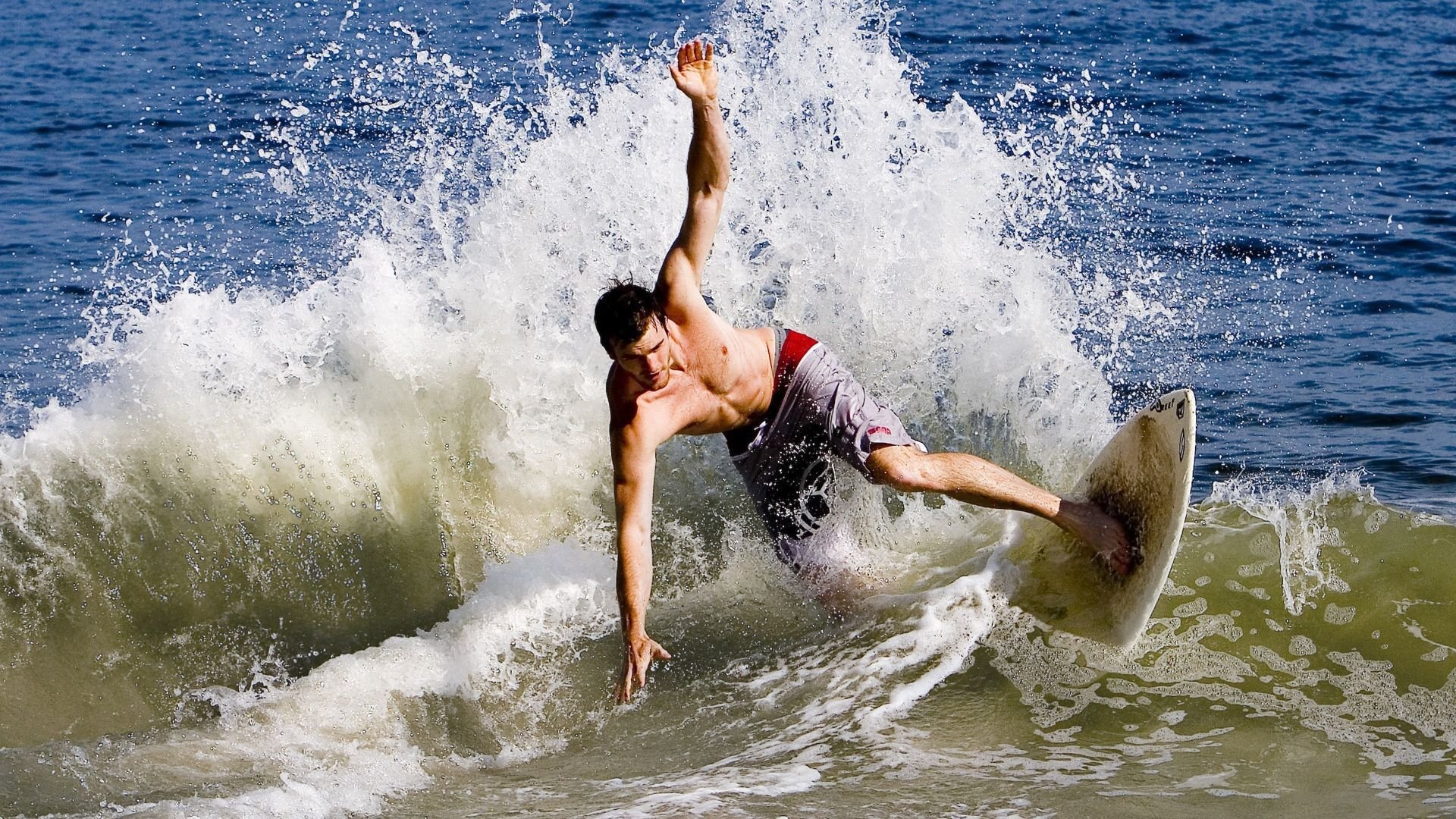 kaiyun.com-德甲精彩瞬间不断，关键扑救助球队扭转战局，德甲引援